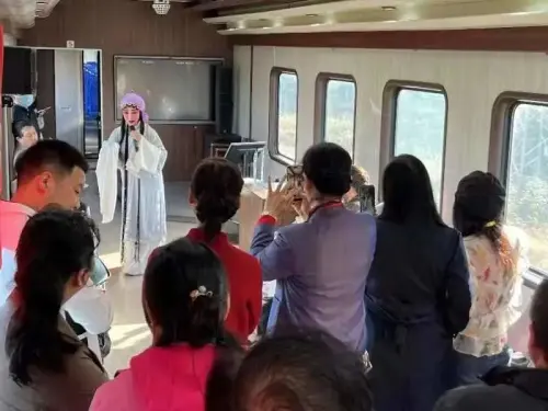 品秦腔、逛耀州……陕西首趟非遗秦腔文化定制旅游专列开行