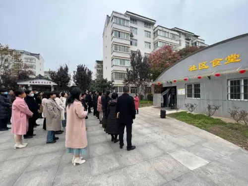 陕西杨凌：三餐热饭暖社区 架起党群“连心桥”