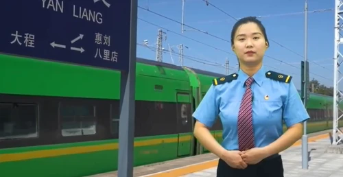 焕发绚丽光彩！她是盛开在咸铜铁路线上的铿锵玫瑰