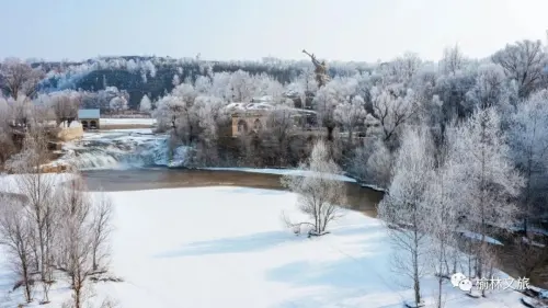 听雪烹茶，闲寄浮生，恰逢一场雪落只道冬安