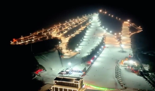 星空夜滑，浪漫粉雪，庙香山温泉滑雪度假区等你来