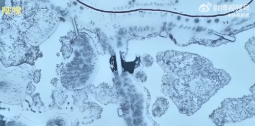 南泥湾雪后幻化水墨丹青图