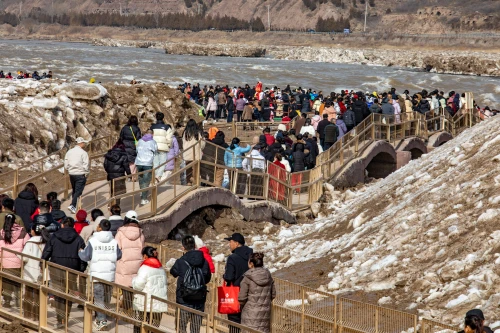 赏冰瀑、品民俗，黄河壶口瀑布寻年味