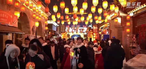 延安万灯璀璨闹元宵，红火年味不打烊