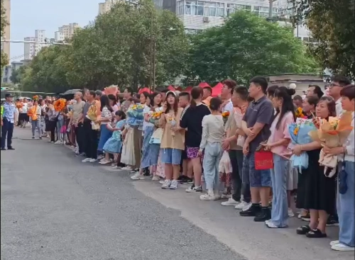 高考各批次录取控制分数线公布后考生可查成绩