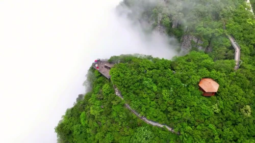 放纵一下！该来云端仙境龙头山看云海啦