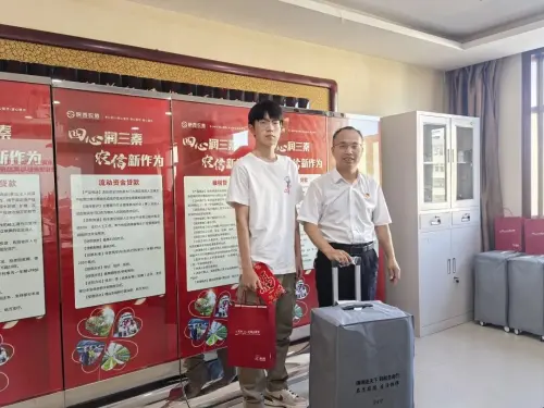 靖边农商行举办“情系职工子女助力农信学子”金秋送学活动